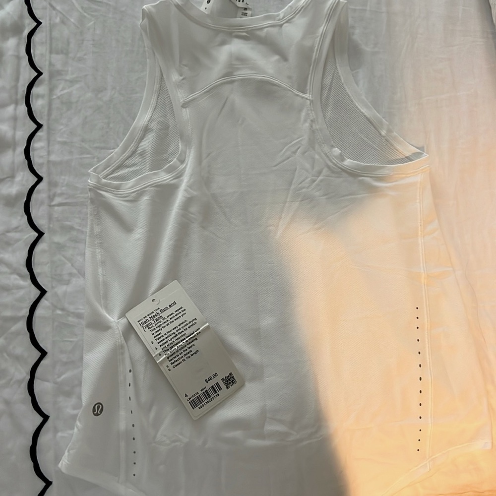 Lululemon neck run and train Tank size 4 NEW